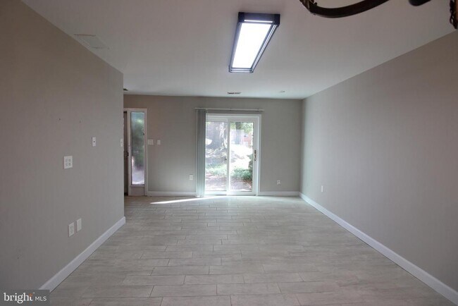 Foto del edificio - 4669 Logsdon Dr