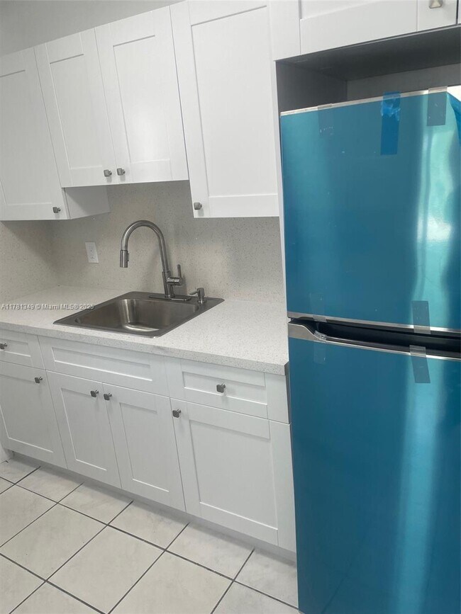 Foto del edificio - 471 NW 32nd Ct