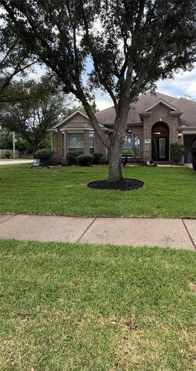 Building Photo - 2922 Sandleigh Dr