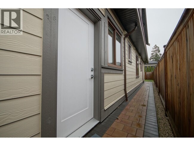 Building Photo - 7588 Armstrong St