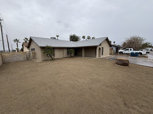 Foto del edificio - Newly Renovated 3bed/3Bath W/ private studio located in E. Las Vegas