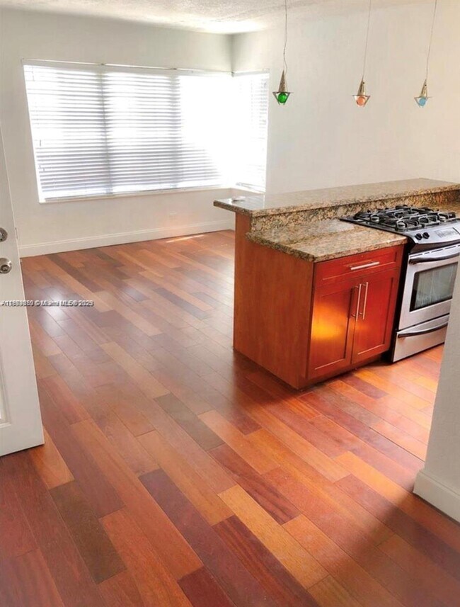 Foto del edificio - 7334 Harding Ave