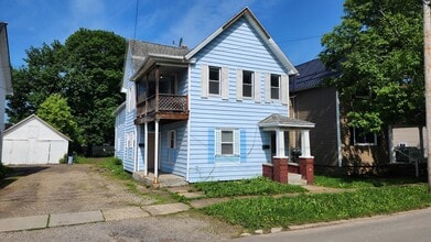Building Photo - 212 1/2-207 1/2 N 11th St