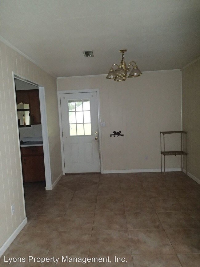 Building Photo - 4575 Clayton Dr