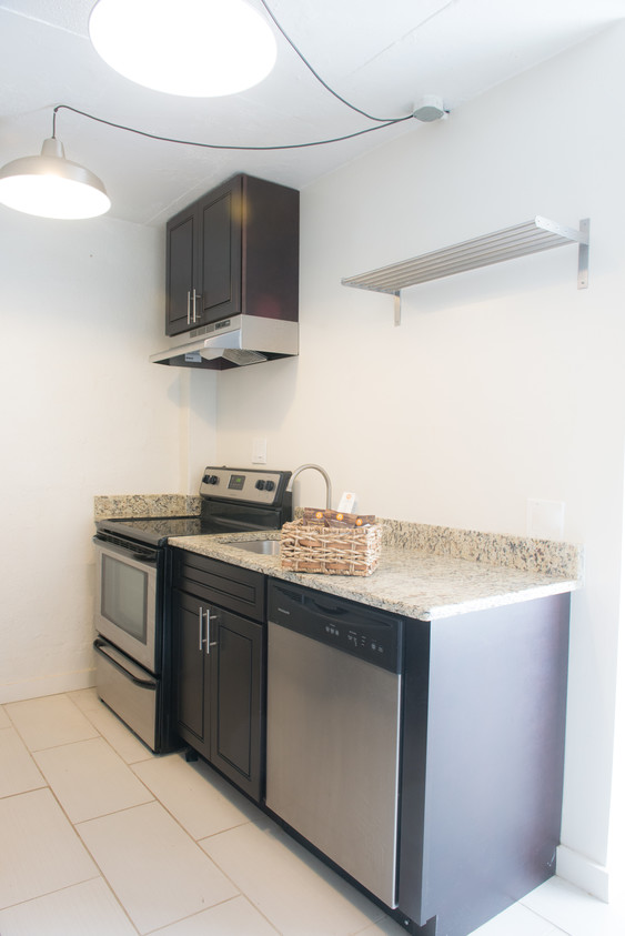 Foto principal - 608 Edgewood Ave NE