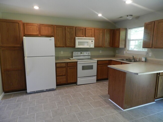 Foto del edificio - Avaliable April 14th