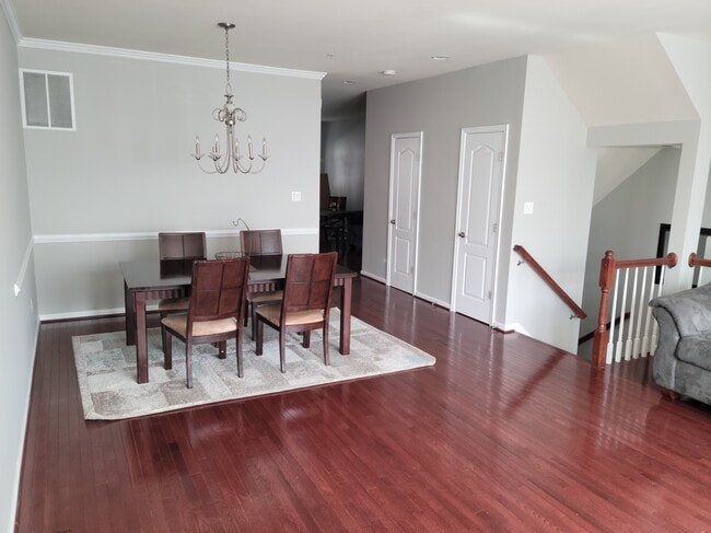 Foto del edificio - 7152 Hummingbird Dr