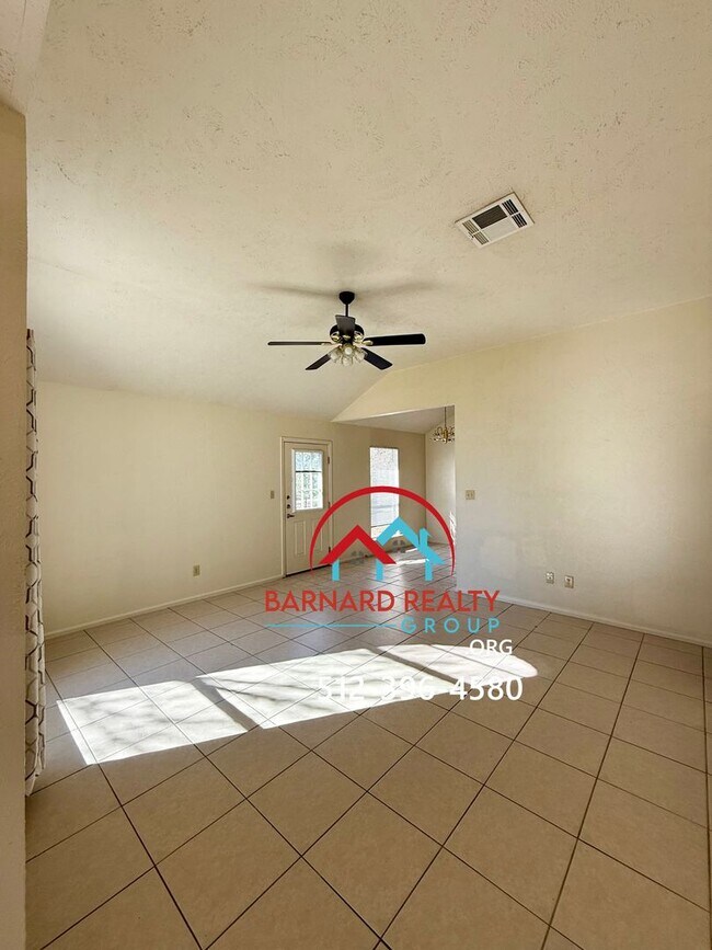Foto del edificio - Available Now: 3 Bedroom, 2 Bath Stand Alone Home