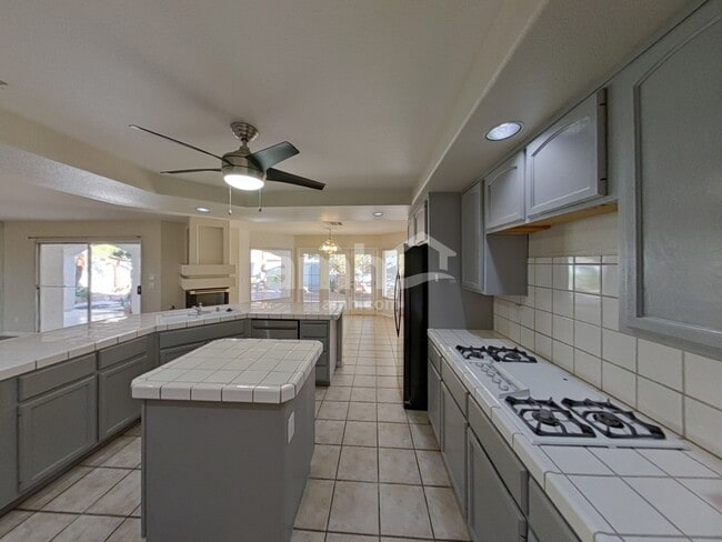 Foto del edificio - 2696 Pala Dura Dr