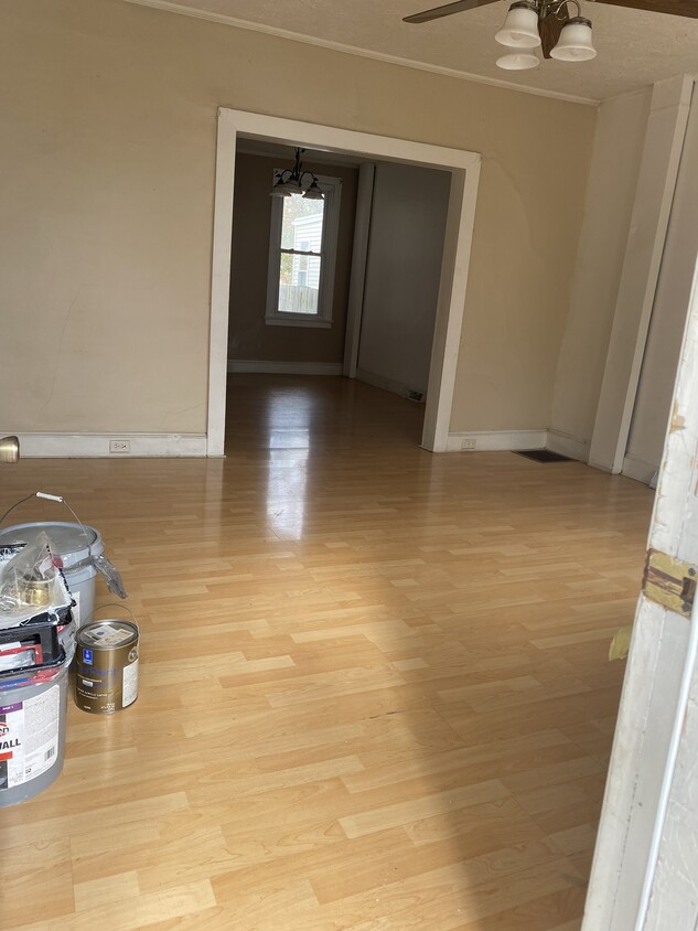 Living room - 911 Hay St