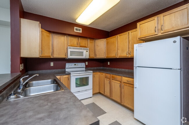 2BR, 1BA - 1,041SF - Kitchen - Kassenborg Apartments