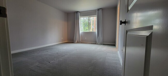 Building Photo - 15808 14th Ave W