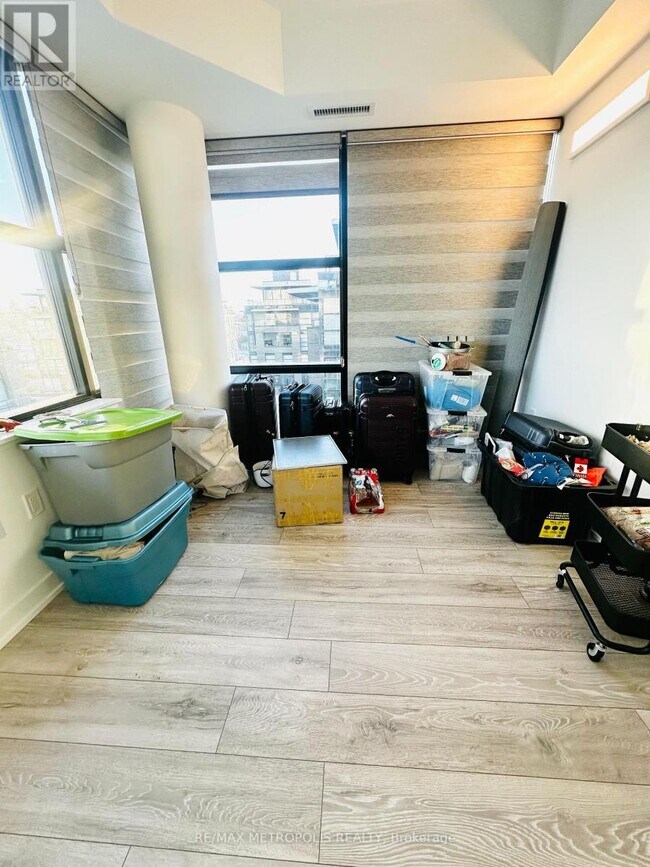 Building Photo - 1608 Charles St