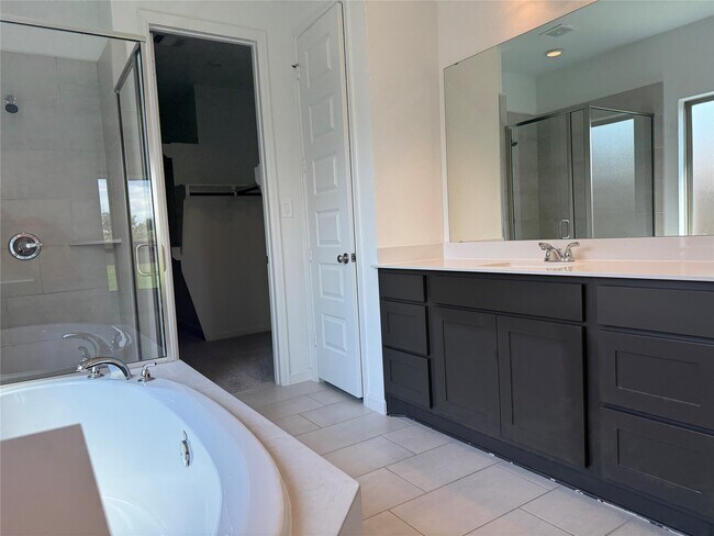 Foto del edificio - 4942 Hitchings Ct