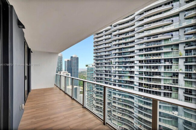 Building Photo - 1010 Brickell Ave
