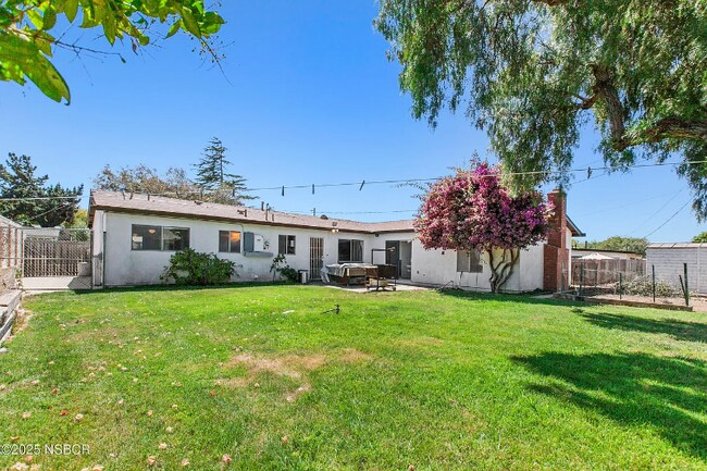 Building Photo - 319 Jullien Dr