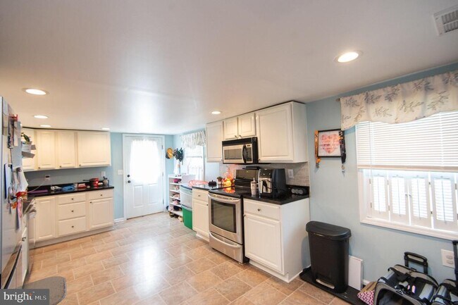 Foto del edificio - 113 Maple Ave