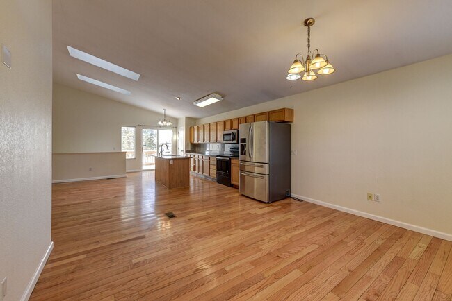Foto del edificio - Available June 2024! 5 Bedroom 3 Bath Home...