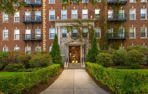 Building Photo - 1857 Commonwealth Ave