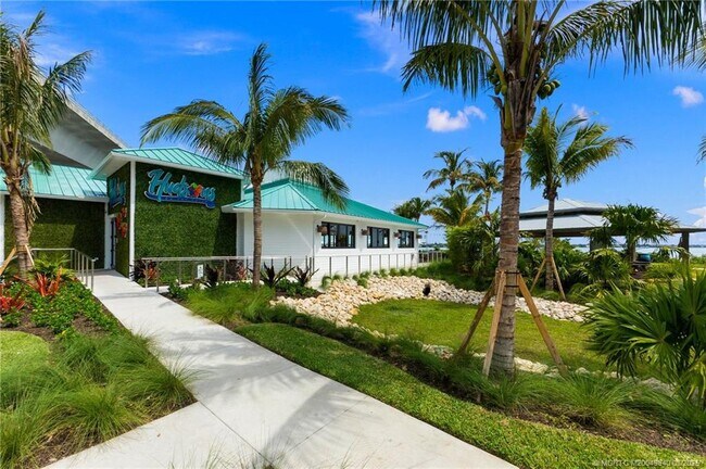 Foto del edificio - 3676 NE Skyline Dr