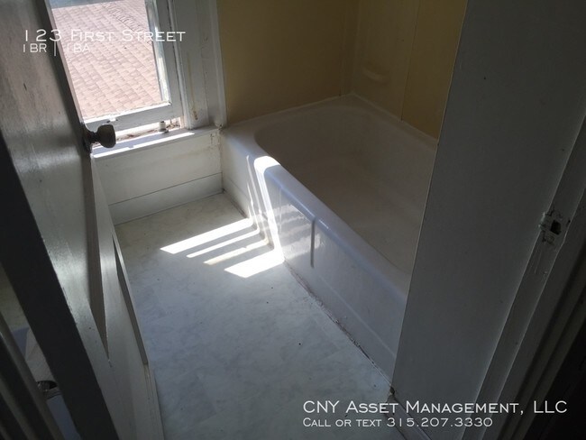 Foto del edificio - 123 1st St