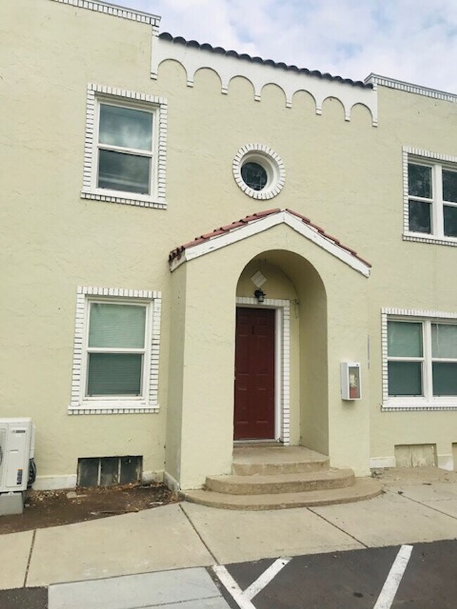 Building Photo - Updated apartment with air conditioner.