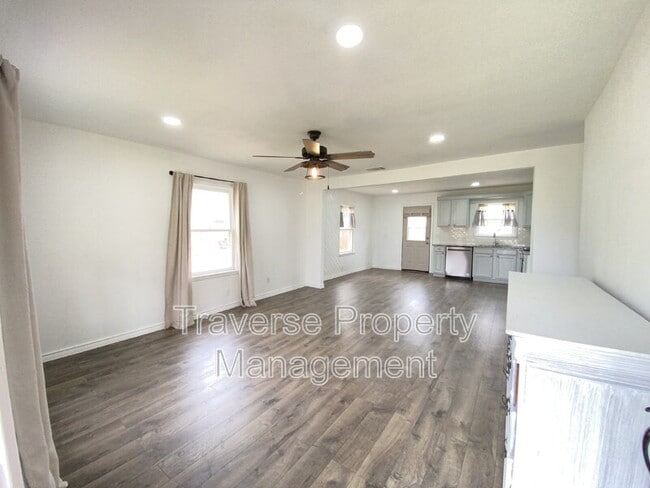 Building Photo - 145 Gordon Dr