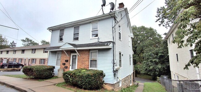 Building Photo - 102 E Hummelstown St