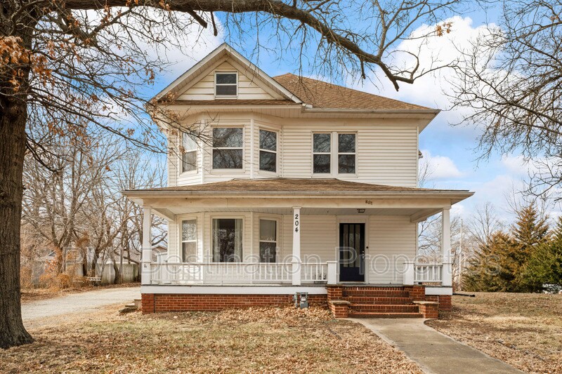 Primary Photo - 204 Bury St