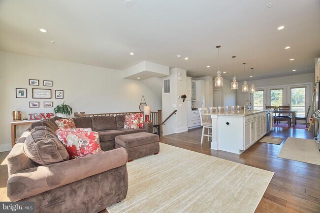 Building Photo - 20055 Old Line Terrace