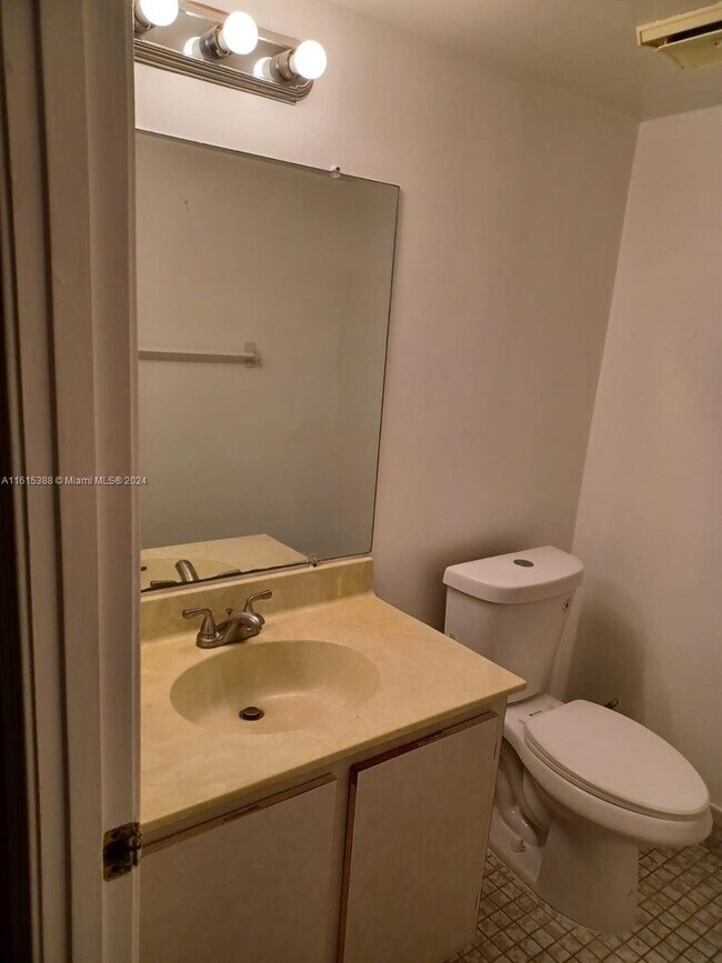 Foto del edificio - 6800 Cypress Rd