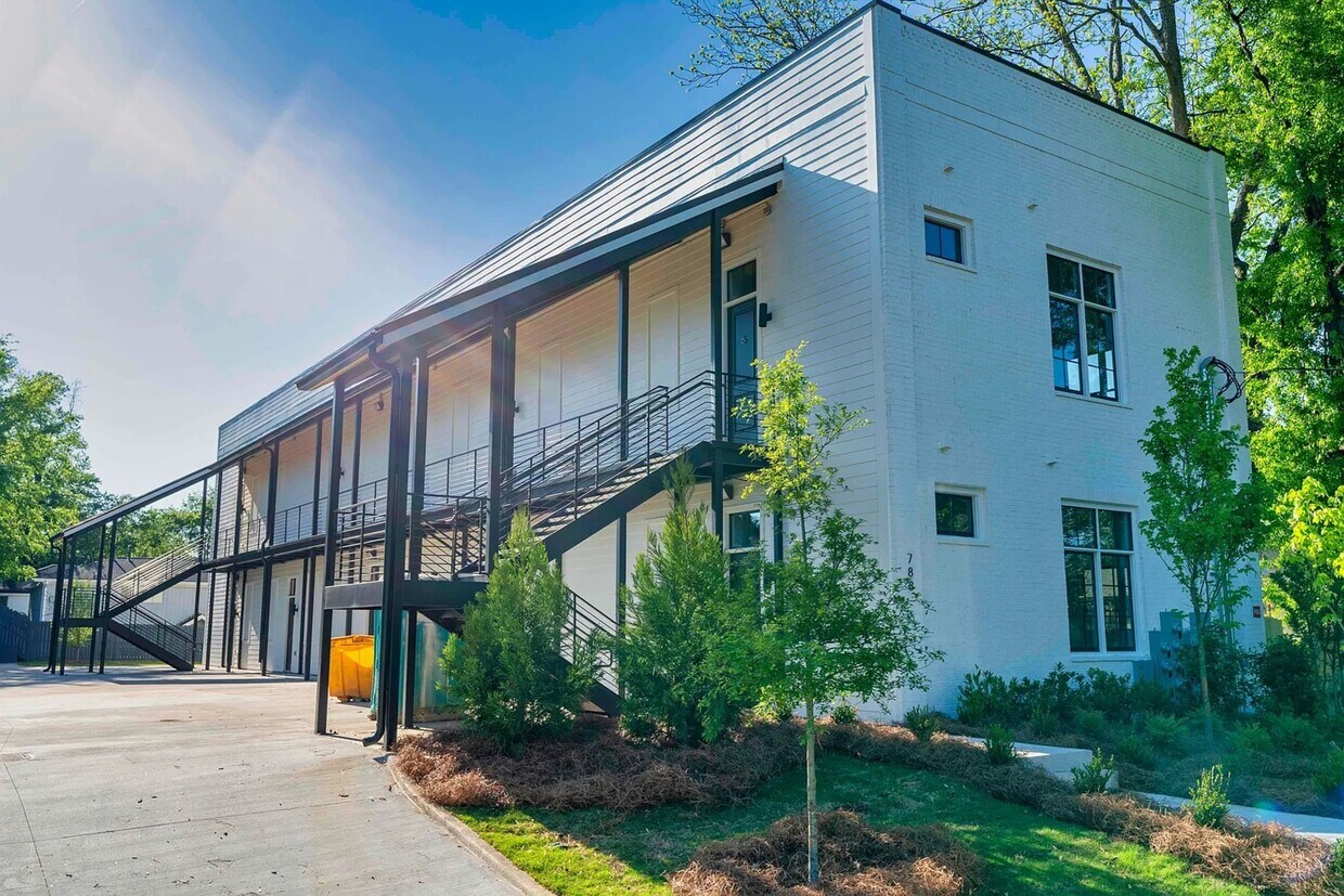 Foto del edificio - 788 Bonaventure Ave NE