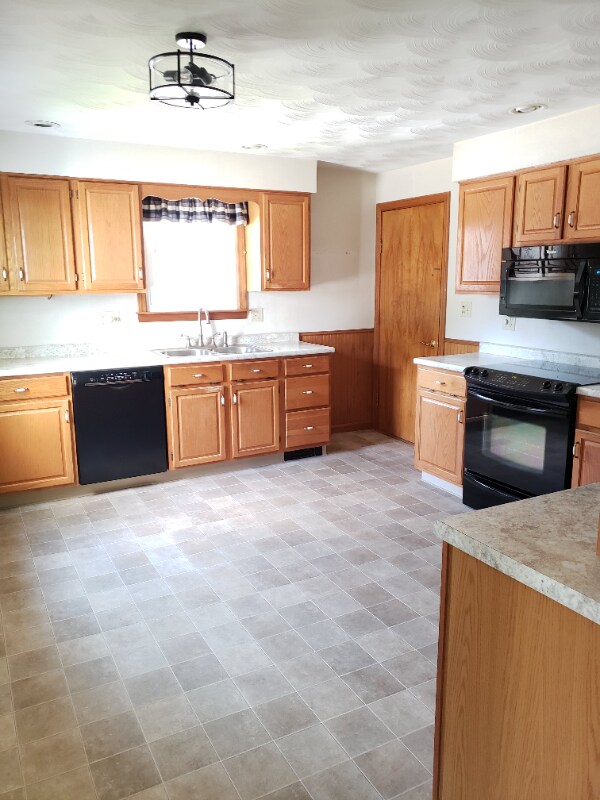 1 Collette St Unit 1, Waterville, ME 04901 Room for Rent in