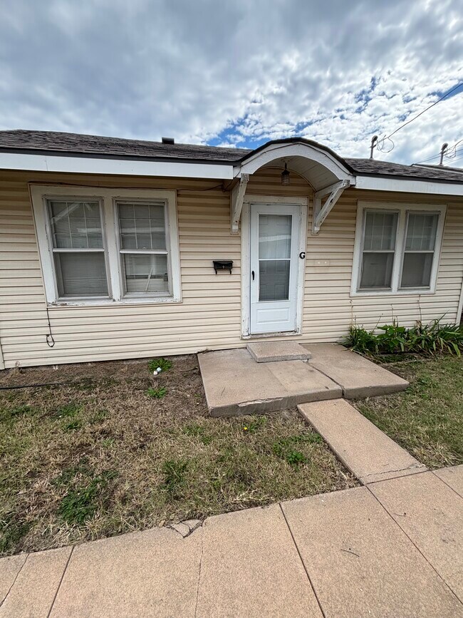 Foto del edificio - 215 E 1st Ave