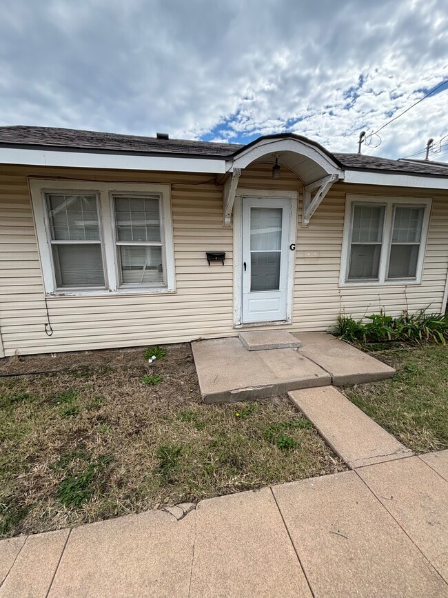 Building Photo - 215 E 1st Ave