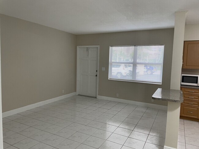 Building Photo - 2121 N Ocean Blvd