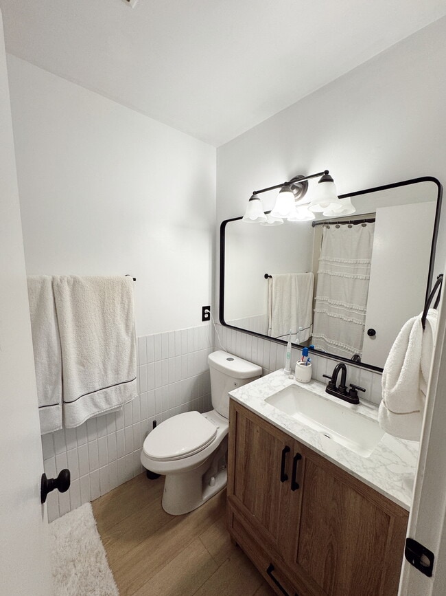 Master bathroom - 2029 Eastwood Rd