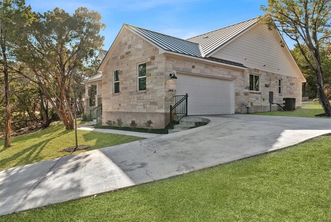 Building Photo - 7602 White Oak Dr