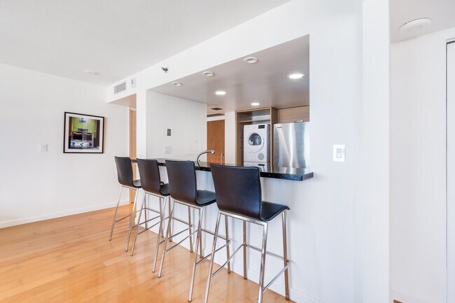 Building Photo - 400 S Pointe Dr