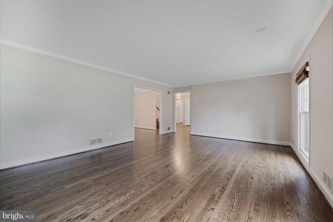 Foto del edificio - 6109 Clearwood Rd