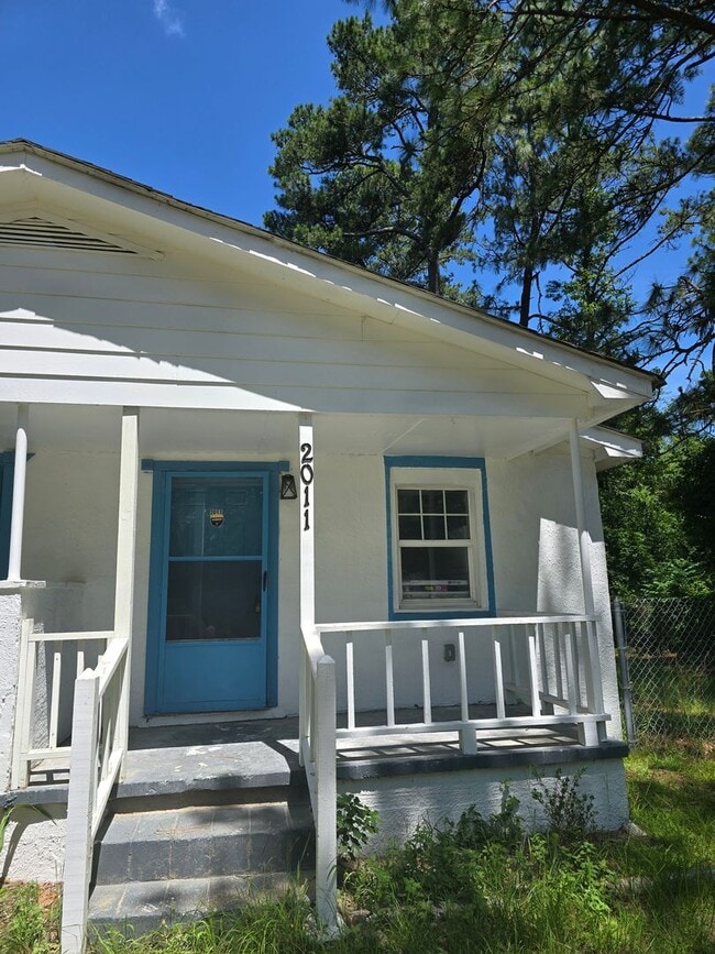 Building Photo - 2011 Bain Dr