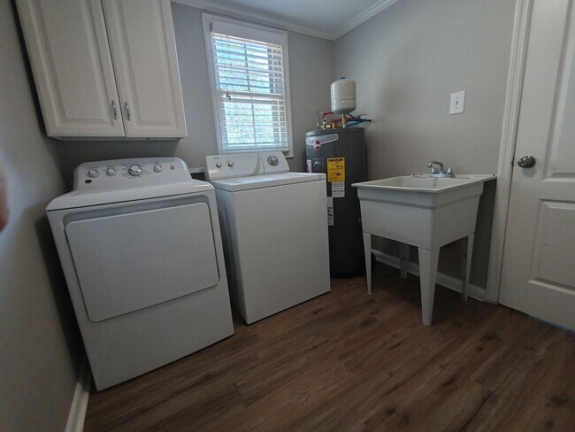 Foto del edificio - 3704 Fairview St SW