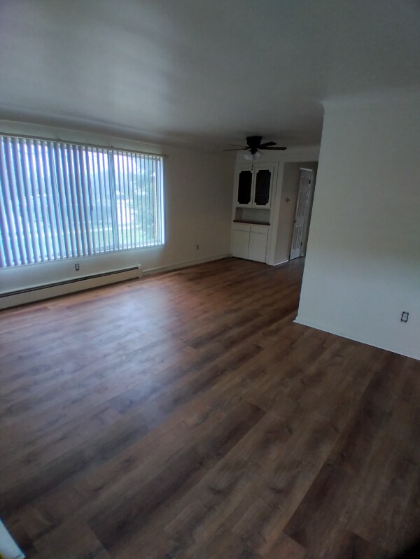 Foto del edificio - 2483 E Maple Rd