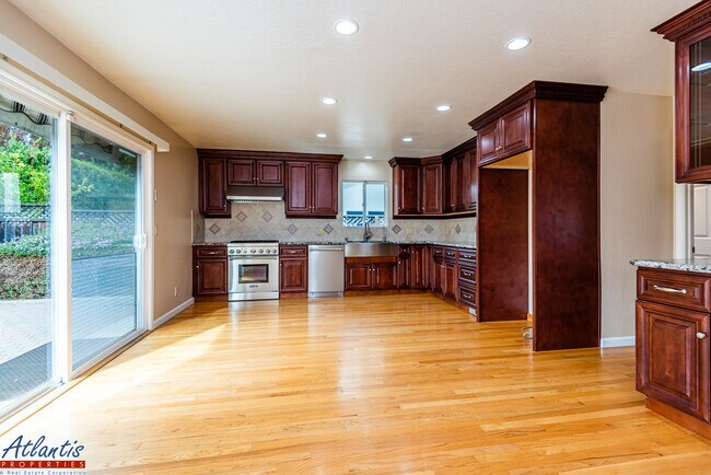 Foto del edificio - 5145 Alan Ave