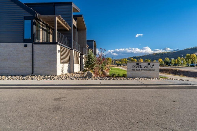 Building Photo - 930 Blue River Pkwy