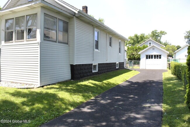 Foto del edificio - 21 Frederick Ave