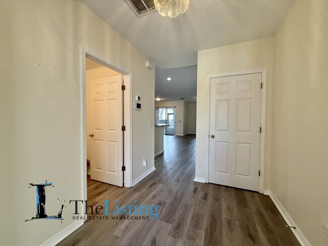 Building Photo - 4052 Alan Dr