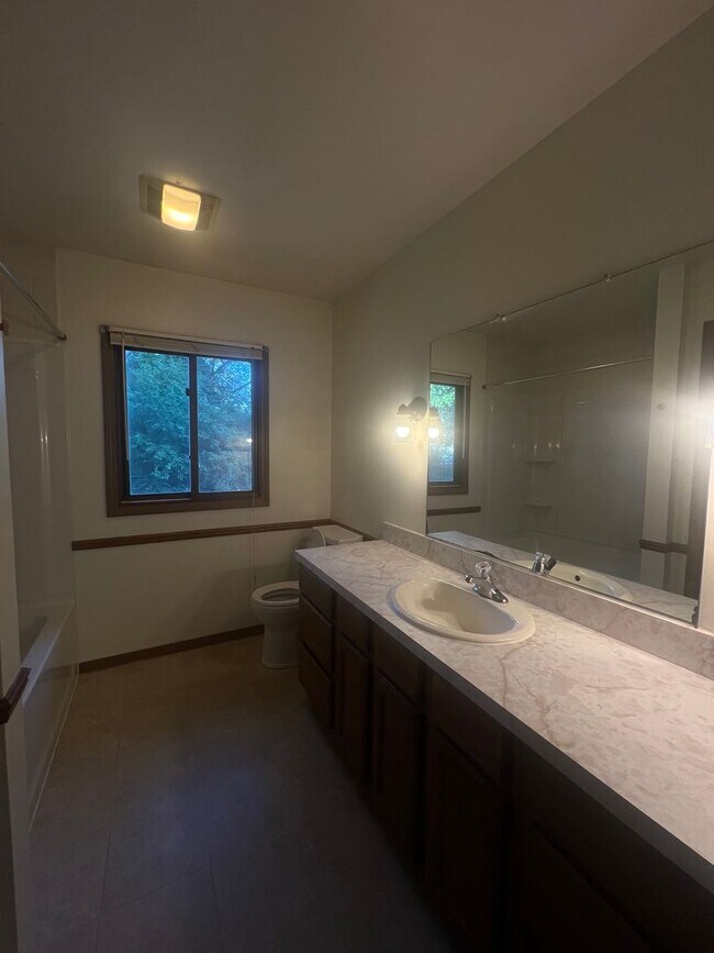 Foto del edificio - Lovely 2 Bedroom Southside Holland