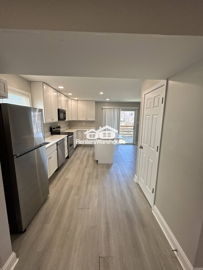 Foto del edificio - 647 Saltzman Rd