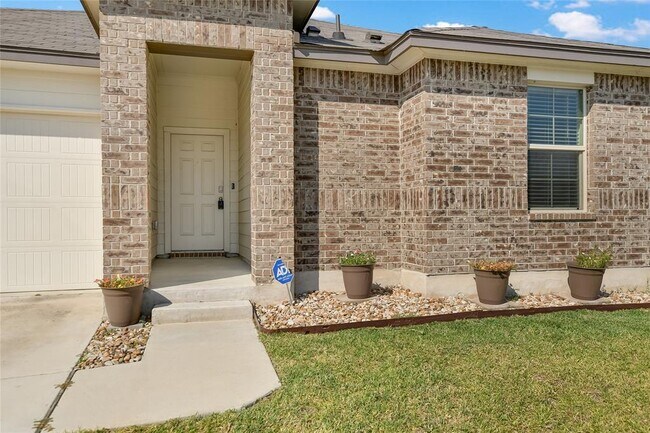 Building Photo - 551 Taggart Trail